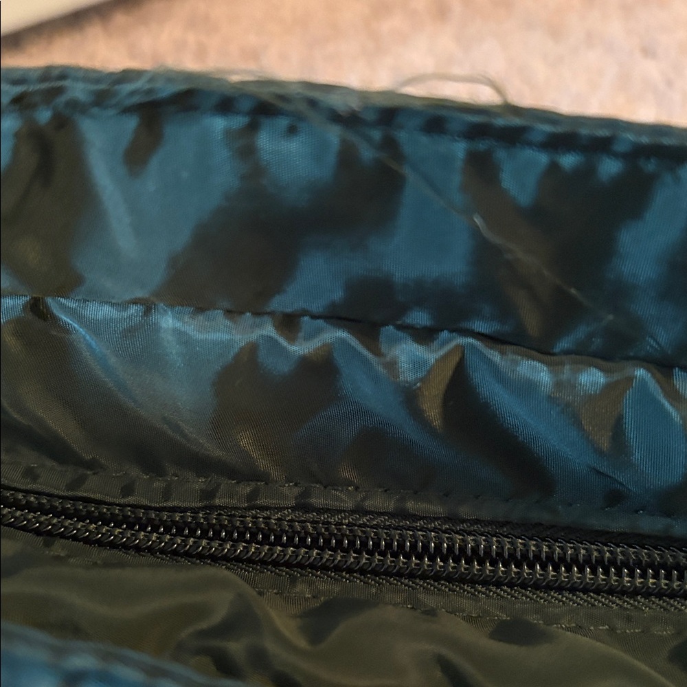 Paul Mitchell tea tree puffer tote - Picture 4 of 8